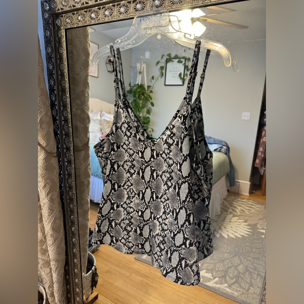 Snake skin tank